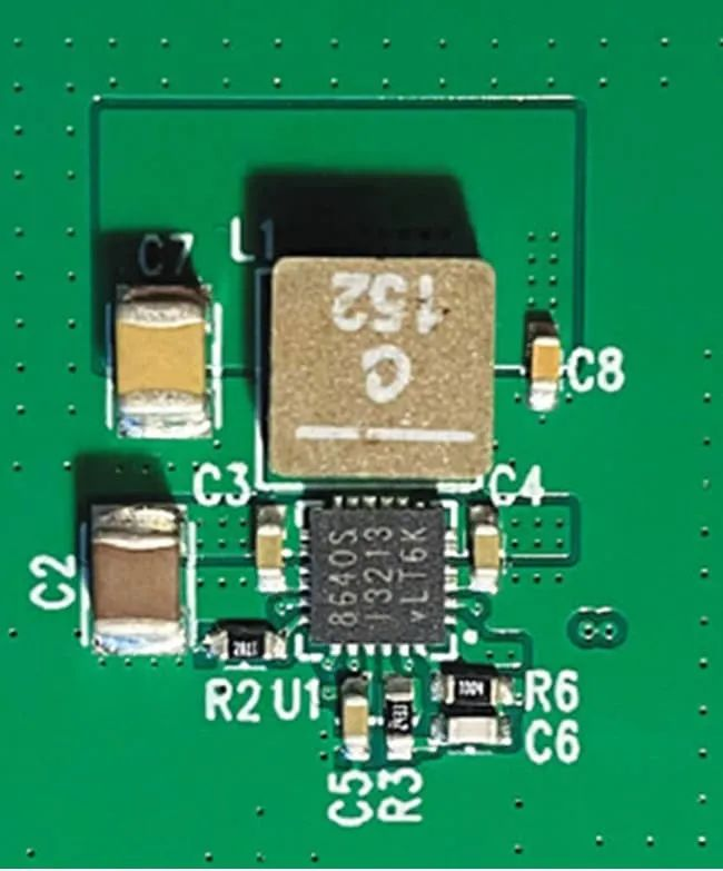 “图1：LT8640S开关稳压器的电路板，具有紧密间隔的部件，因此具有紧凑的电路板布局。"