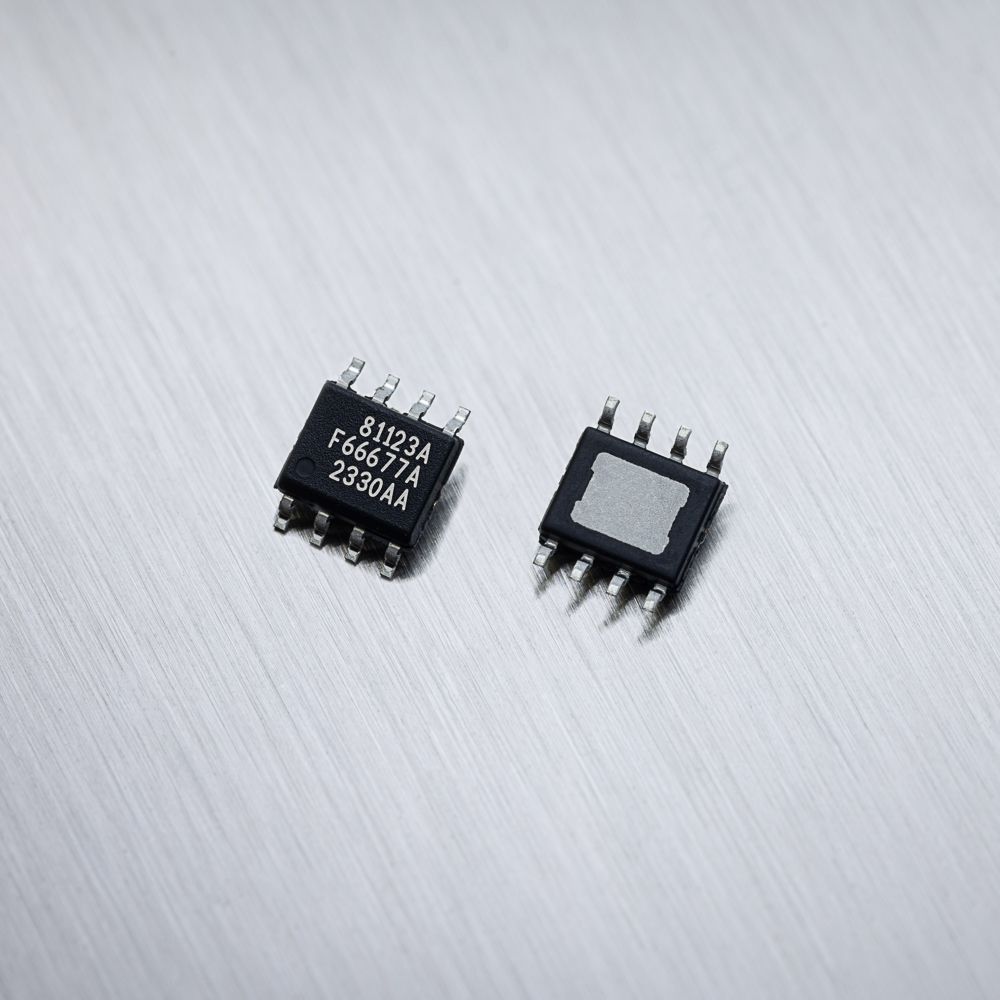 MLX81123 SOIC8封装.jpg