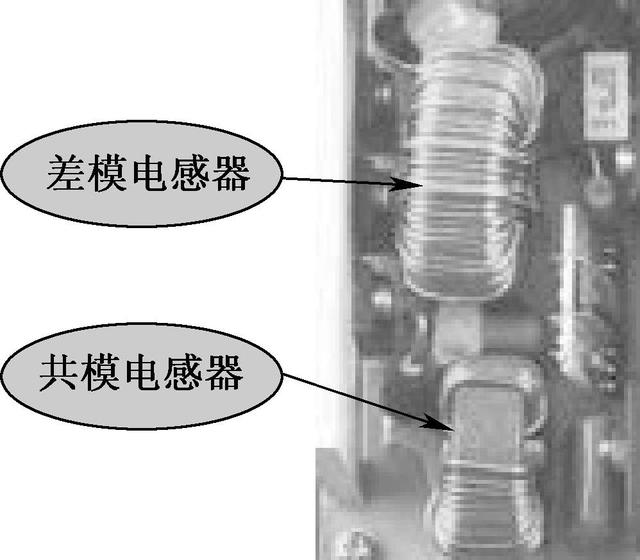 开关电源电路板中差模电感器和共模电感器位置图
